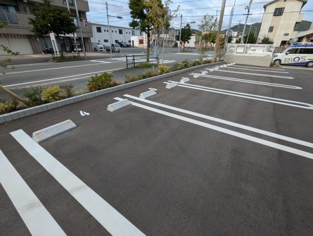 【駐車場】 | Ｓｈａｍａｉｓｏｎ ＬＥ ＣＨＡＴ ＢＬＡＮＣ