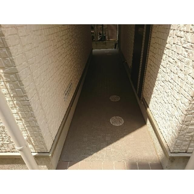 メゾン・プーラ豊島のエントランス