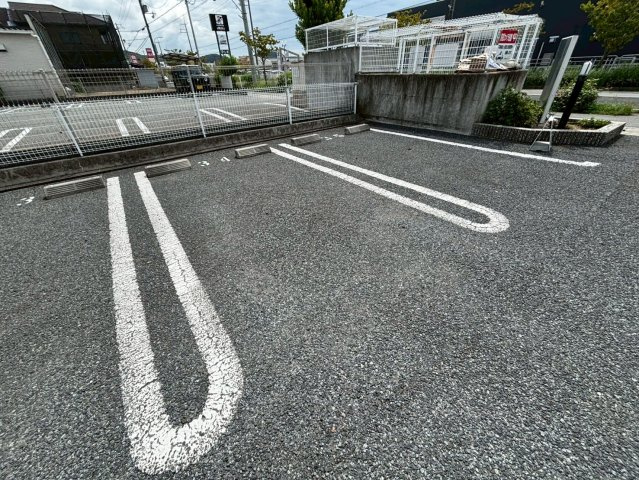 ソレイユ東山Ⅰの駐車場
