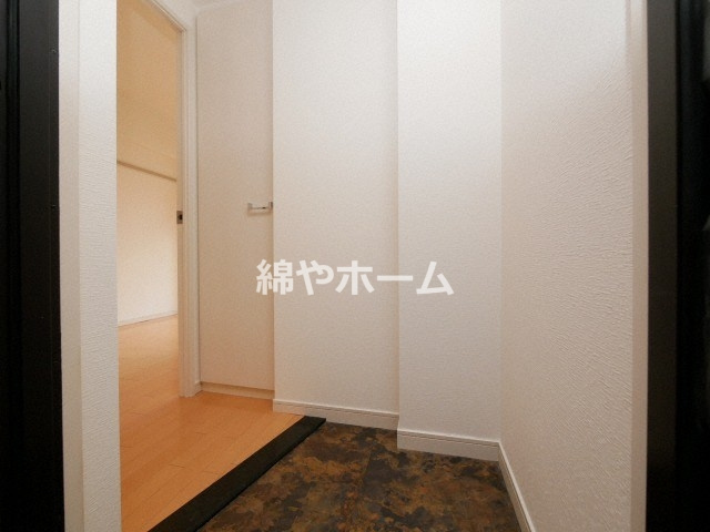 プレサンス難波EASTモダニティの玄関|シンプルで使いやすい玄関です