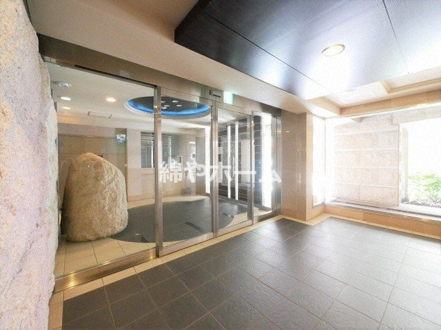 プレサンス難波EASTモダニティのロビー|建物の内部です