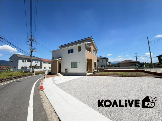 【外観】 | 渋川市金井　新築住宅 | 完成済み！いつでも新生活を始めることができます。
開放感あるLDK！
陽当り、風通しも良い暖かな住まいです。
KOALIVE （コアライブ）【0120-919-727】