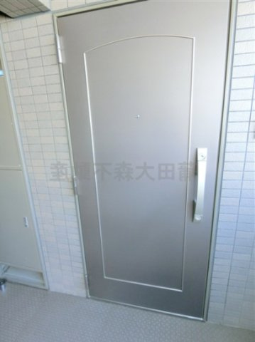 ルーブル大森七番館の玄関