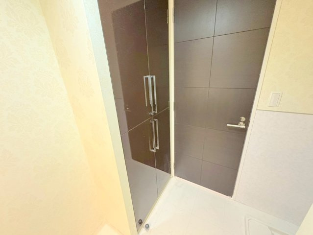リーベストガーデン宝塚の洗面所|明るい洗面所です