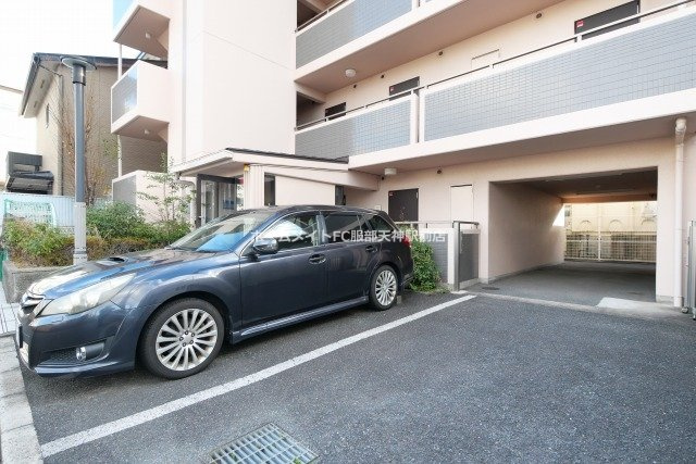 アルテ曽根の駐車場