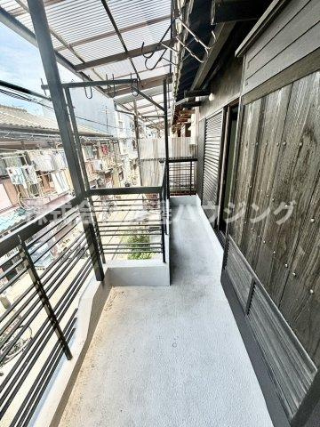 寝屋川萱島東2丁目一戸建のバルコニー