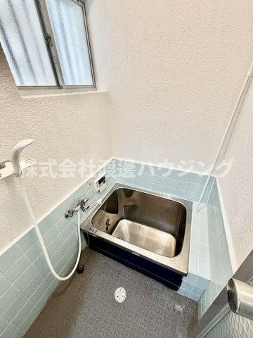 寝屋川萱島東2丁目一戸建の浴室