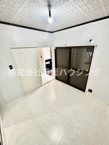 寝屋川萱島東2丁目一戸建の居間・リビング