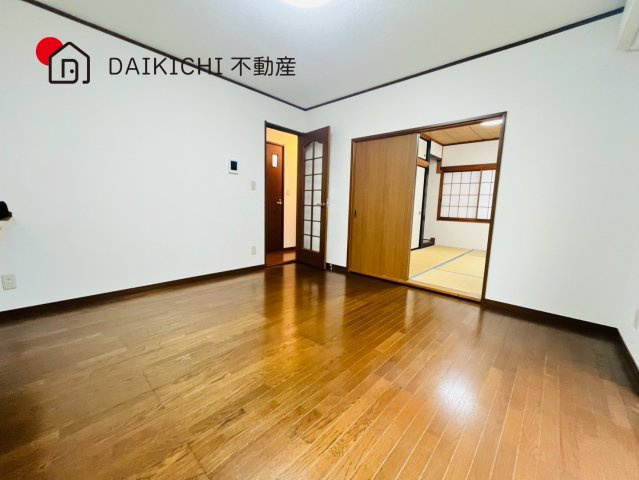 【居間・リビング】 | 鴻巣市吹上本町2丁目　中古戸建