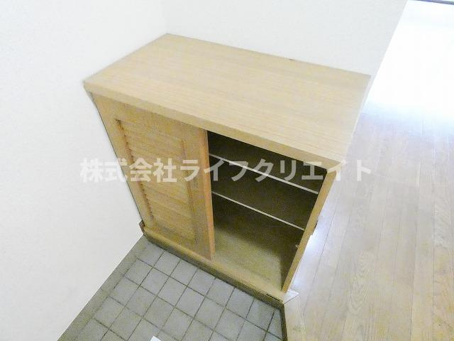 ナガヨビルディングの玄関