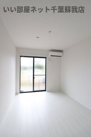 パセオグランデ誉田の洋室|落ち着いた色調の洋室です