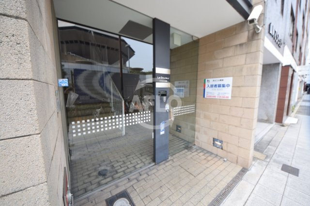 アーバンフラッツ湊町のエントランス|La Douceur湊町（旧：匠空ミナトマチ）　エントランス