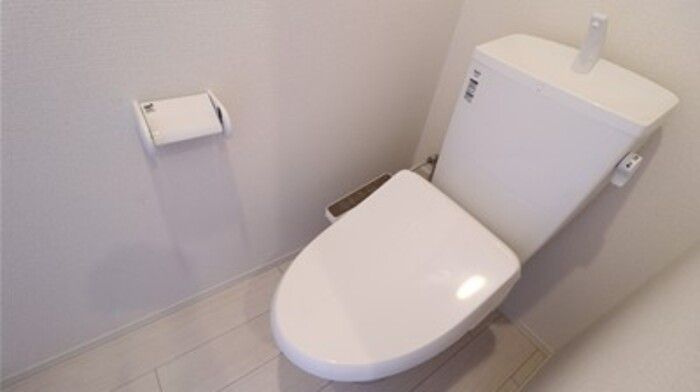 グランディールⅢのトイレ|ゆったりとした空間のトイレです