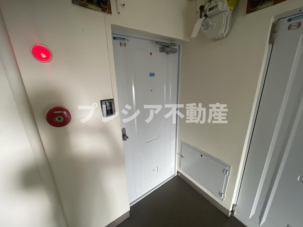 甲子園フラットの玄関
