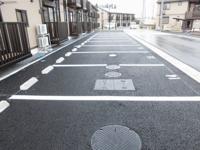 グランマーレ　Bの駐車場|駐車スペースもあります