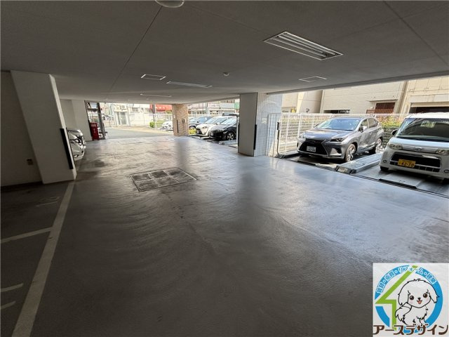 リベール西明石駅前の駐車場