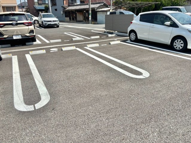 D's町坪の駐車場