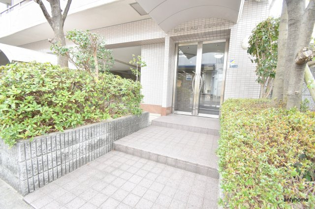 サンイースト江坂　仲介手数料無料のエントランス