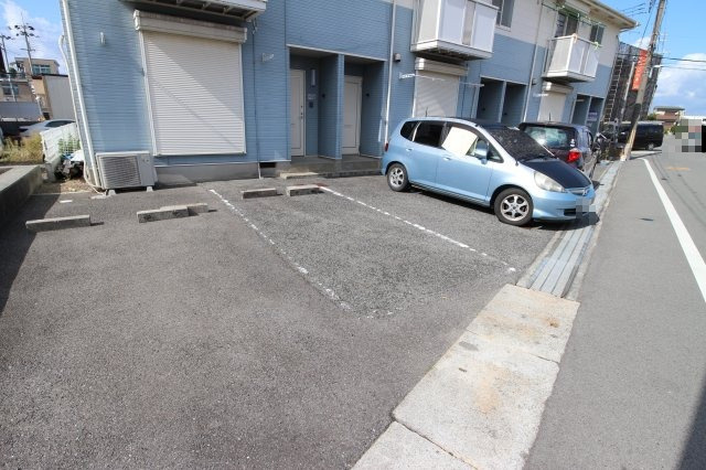 ハイツカワイの駐車場