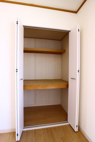 ハイツカワイの洋室