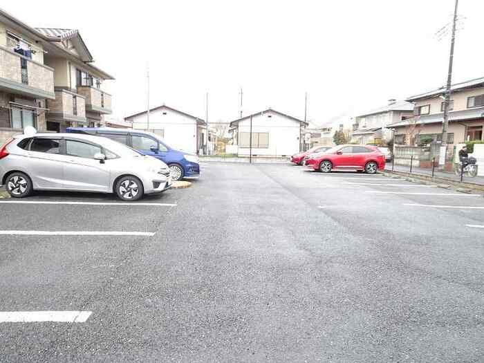 パークフラッツの駐車場|駐車場があるので、車を買う予定の方も安心です