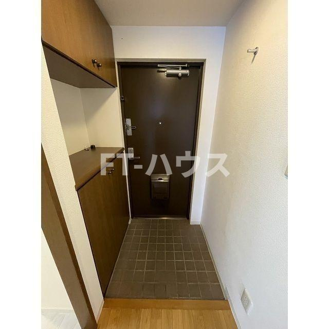 コーポレート稲毛海岸の玄関
