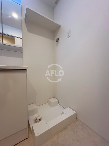 スプランディッド難波WESTⅡ　栄小学校区の洗面所|スプランディッド難波WESTII　洗濯機置き場