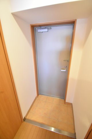 シャインビュー淡路　仲介手数料無料の玄関