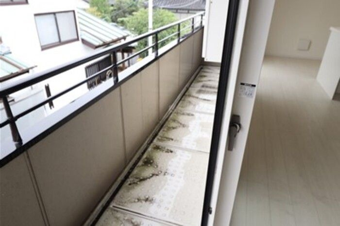 フレマリールSのバルコニー|暖かな日差しのふりそそぐバルコニー