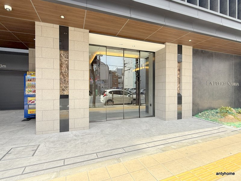 ラ フェリーチェ難波　仲介手数料無料のエントランス