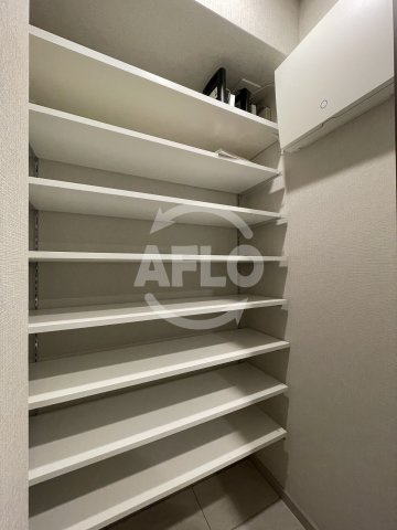 プレミストタワー靱本町　明治小学校区の収納|プレミストタワー靭本町　シューズインクローゼット