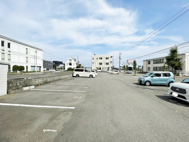 里見第2ビルの駐車場