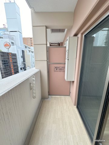 ミラノ堺筋　仲介手数料無料のバルコニー