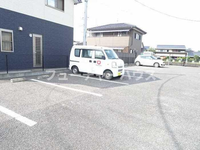モンレーブの駐車場