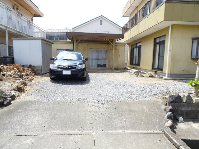 大垣市領家町戸建の駐車場
