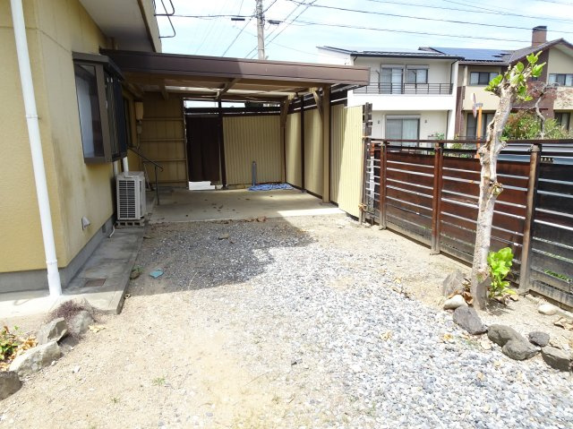 大垣市領家町戸建の駐車場