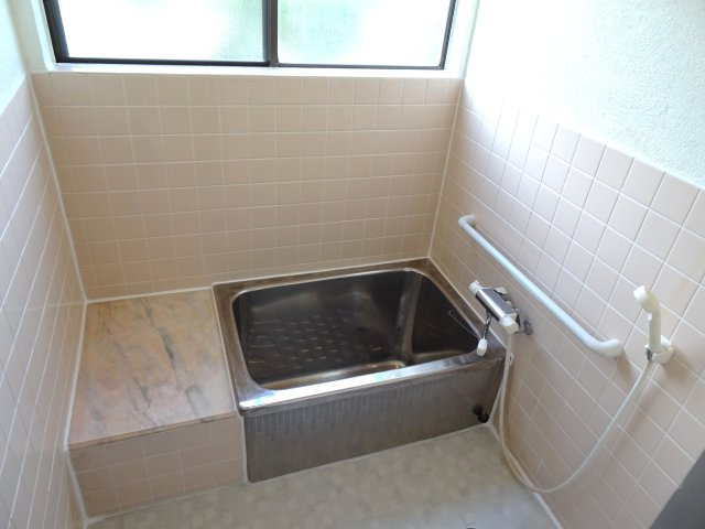 大垣市領家町戸建の浴室