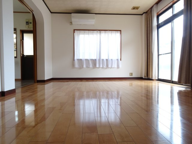 大垣市領家町戸建の居間・リビング