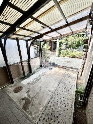 門真岸和田３丁目一戸建の駐車場