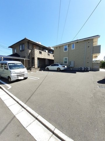 エミタス　グレイスの駐車場