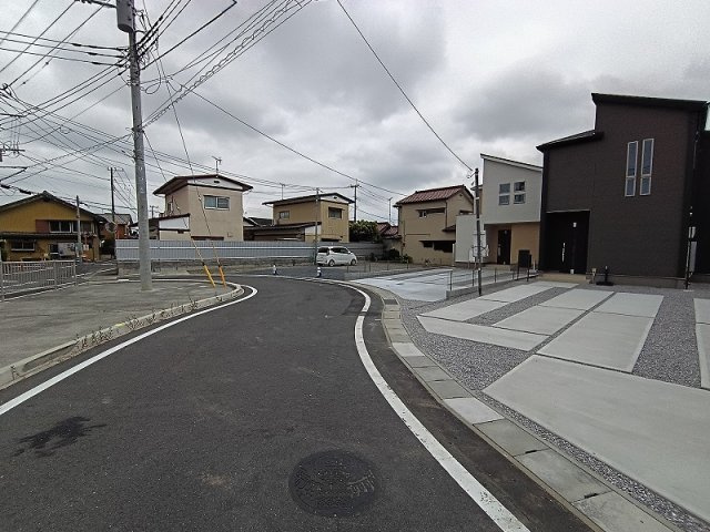 GRAFARE 高崎市岩鼻町2期 1号棟の前面道路含む現地写真|現地撮影