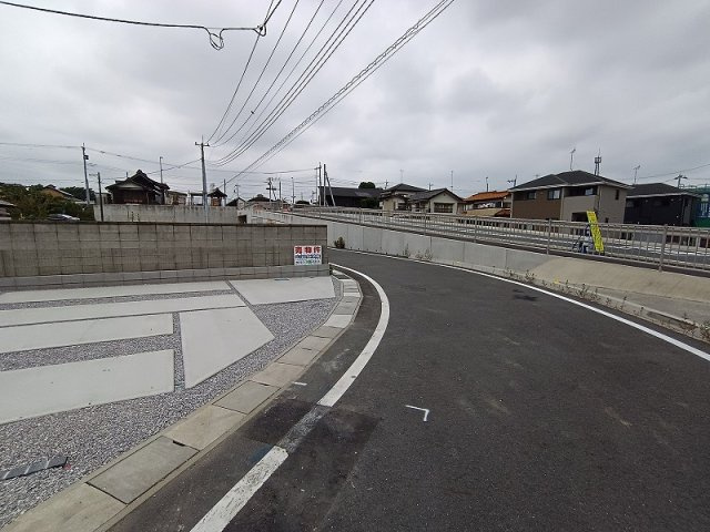 GRAFARE 高崎市岩鼻町2期 1号棟の前面道路含む現地写真|現地撮影