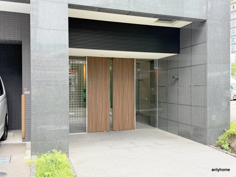 プラシード新町　手数料無料のエントランス