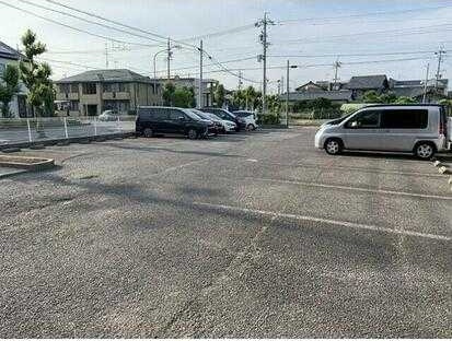 グリーンシティ岩倉の駐車場