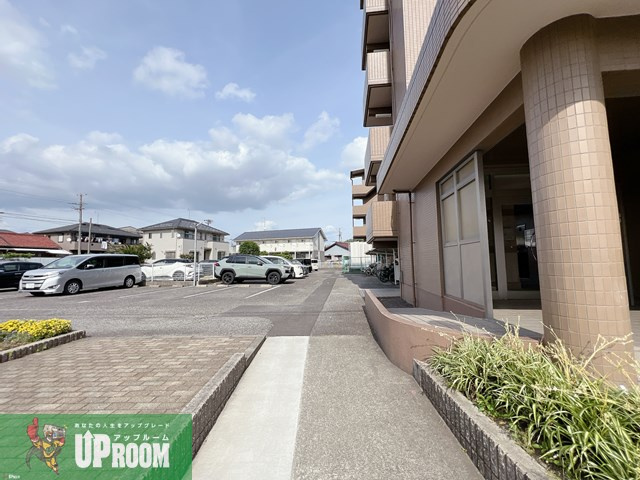 グリーンシティ岩倉の駐車場