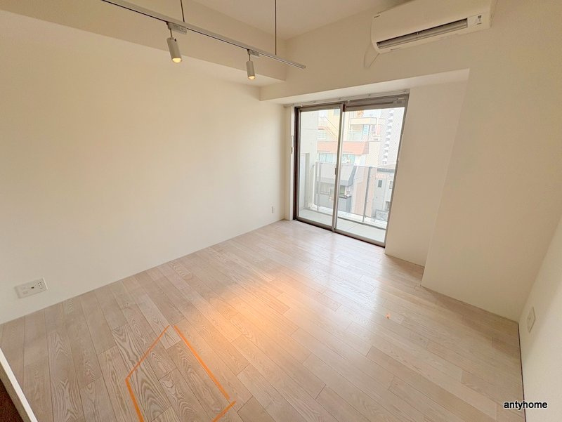 エグゼ西大阪　仲介手数料無料の居間・リビング