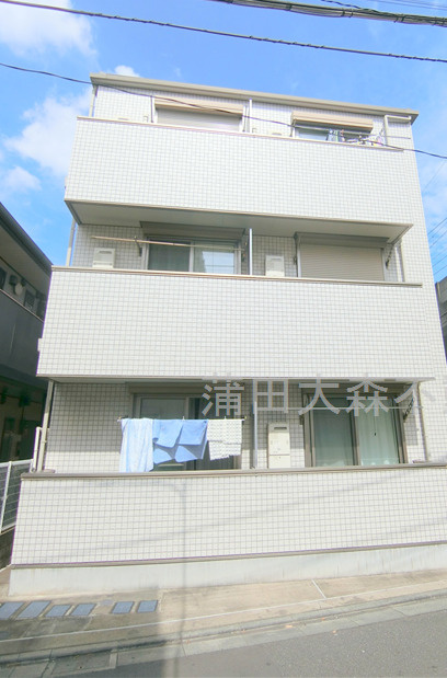 Y’s　FLATワイズフラットの外観|外観　2013年12月築　鉄骨造地上3階建て総戸数6戸東京都大田区大森北6丁目　京急本線平和島駅近賃貸マンション　TVモニター付オートロック