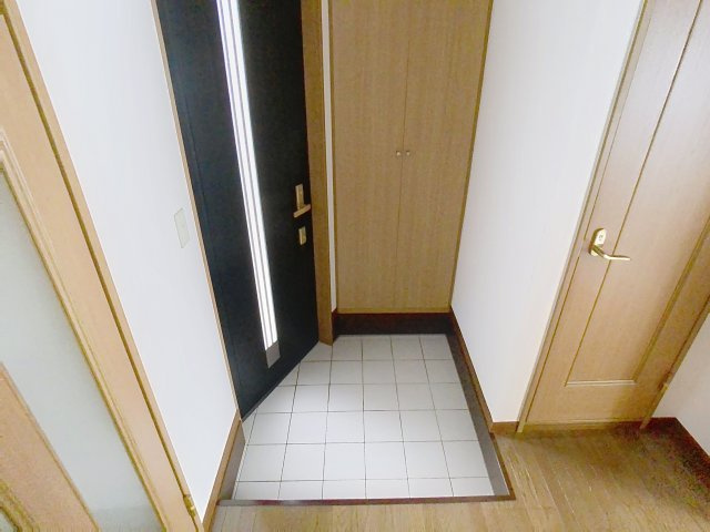 シャルム小白川Bの玄関