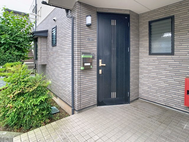 シャルム小白川Bのエントランス