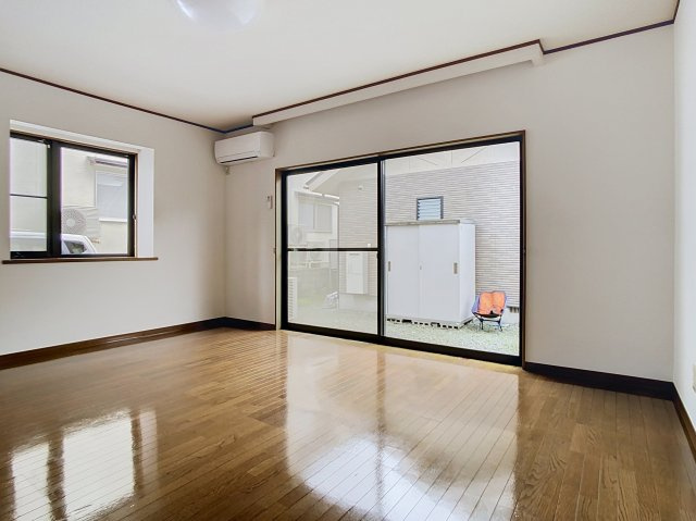 シャルム小白川Bの居間・リビング